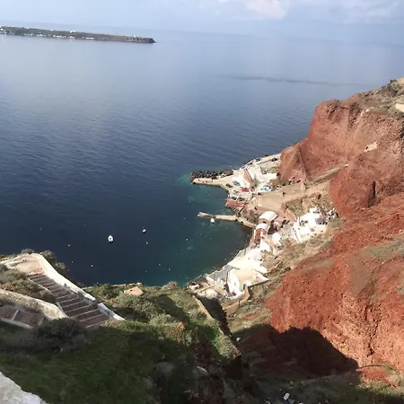 Fisherman's Nest In Ammoudi Bay/oia Oia