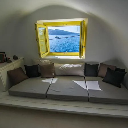 Fisherman's Nest In Ammoudi Bay/oia * אויה